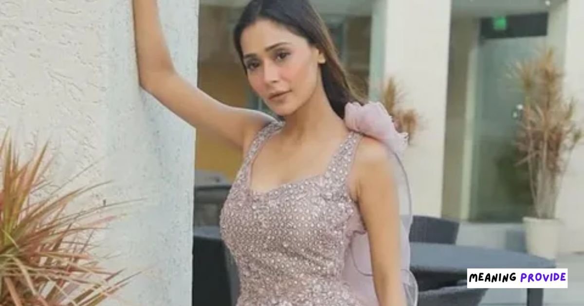 Sara Khan Biography